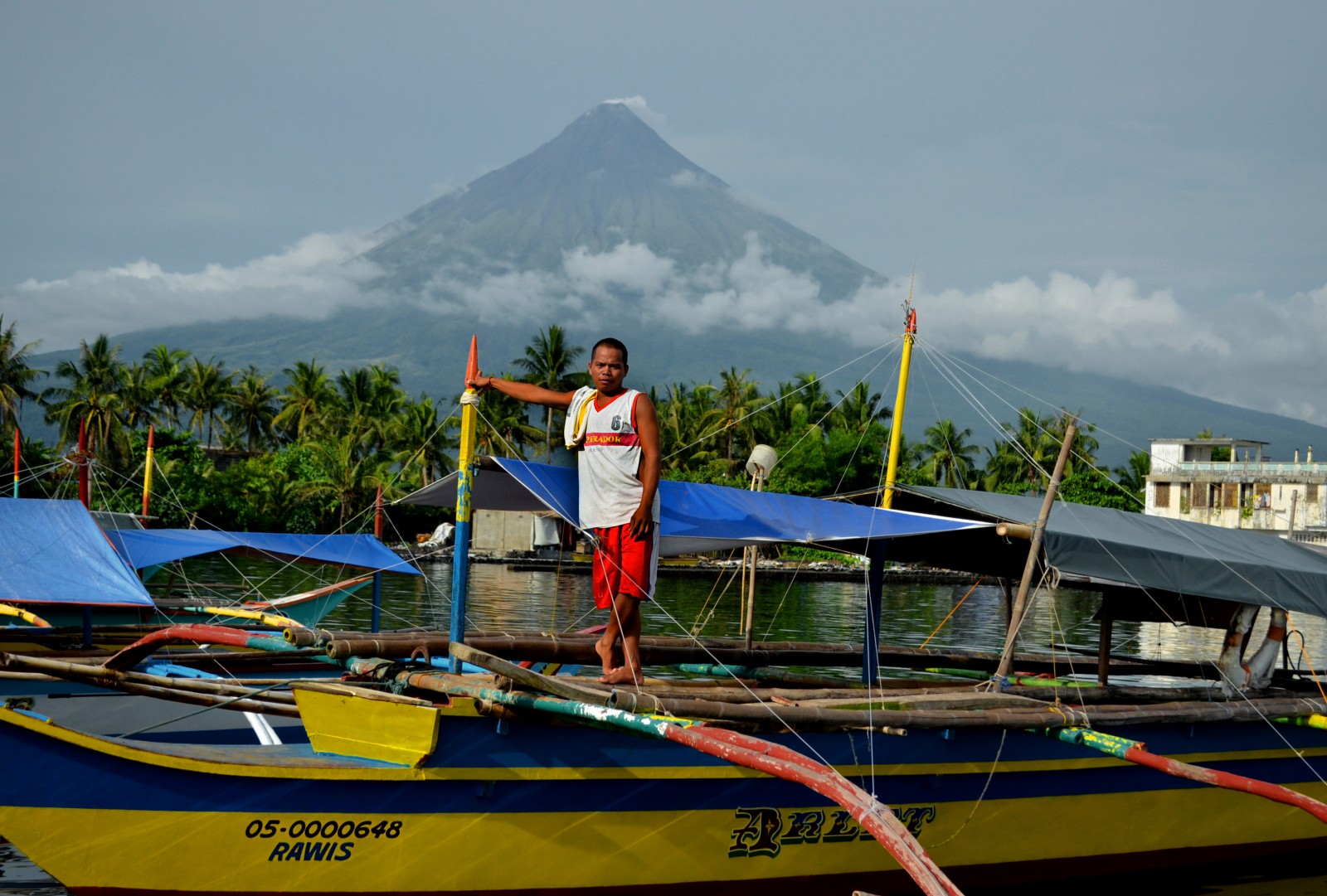fishers-under-the-shadow-of-mayon-by-gregg-yan-wwf.jpg